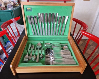 Wonderful Vintage Viners Country Garden Pattern Wooden Canteen of Cutlery - 63 Pieces