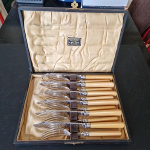 Vintage Wooden Boxed set of Faux Bone Handled Fish Cutlery