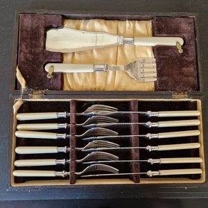 Vintage Boxed set of EPNS Faux Bone Handled Fish Cutlery & Servers
