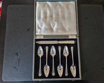 Vintage Boxed set of Art Deco Style Grapefruit Spoons x 6 & Faux Bone Handled Grapefruit Knife