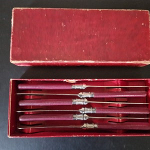 Vintage Boxed set of Burgundy Handled EPNS Tea/ Butter Knives x 6