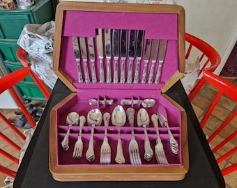 Vintage 100 Piece Viners Buxton Cutlery Set - Very Good Condition