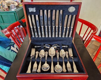 Excellent Vintage Wooden Canteen of Kings Pattern Cutlery - 44 Pieces