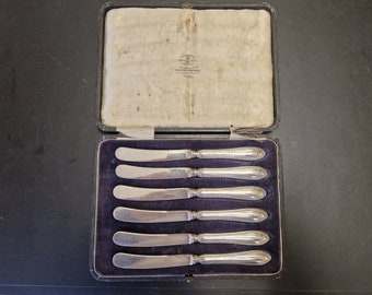 Vintage Boxed set of White Metal Handled Butter/ Tea Knives x 6
