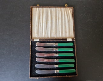 Vintage Boxed set of Green Handled EPNS Tea/ Butter Knives x 6