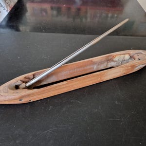Vintage Victorian Wooden Weaving Shuttle - 17 Inches