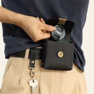 Petit sac banane en cuir pour photographes | Pochette compacte pour piles d'appareils photo, capuchons d'objectif, pochette pour accumulateur, sac banane pour photographie de mariage