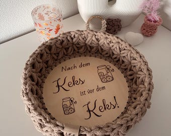 Gehäkeltes Dekotablett mit Holzboden im Blumenmuster ⎮Keksteller⎮gehäkeltes Tablett mit Blumenmuster für deine Plätzchen und Kekse