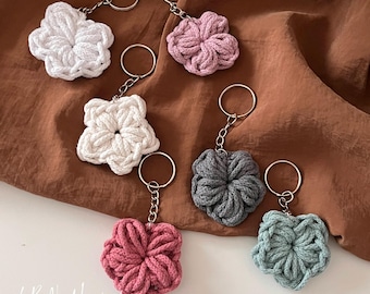 gehäkelter Blumen-Schlüsselanhänger⎮Blütenschlüsselanhänger⎮Taschenanhänger⎮Mitbringsel Geschenkidee⎮