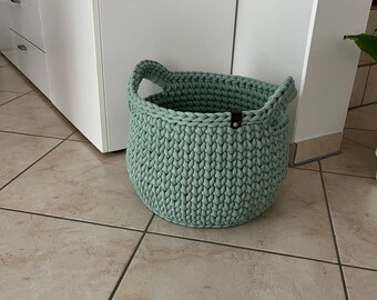 Handmade round XXL crochet basket with handles and wooden base - Practical and stylish