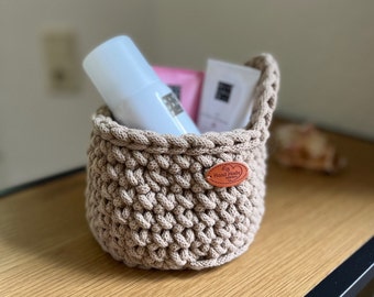 Hanging basket crocheted storage utensil