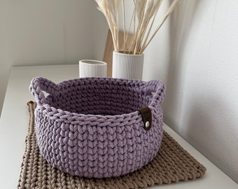 Handmade crochet basket with wooden bottom - Perfect for bread or decoration