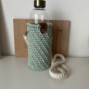 Crocheted bottle cover to hang around your neck for a 750ml drinking bottle, removable strap bottle bag image 2