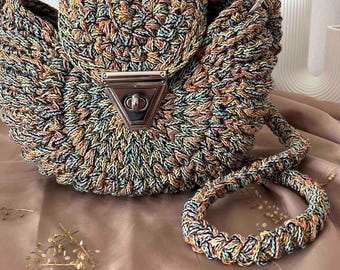 Häkeltasche in Muscheloptik | gehäkelte Umhängetasche | kleine maritime Boho Tasche