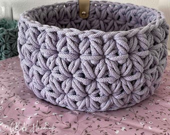 Runder Häkelkorb 20cm mit Holzboden|runder Aufbewahrungskorb mit Holzboden und Blumenmuster "Jasmin" für deine Deko oder den Frühstückstisch