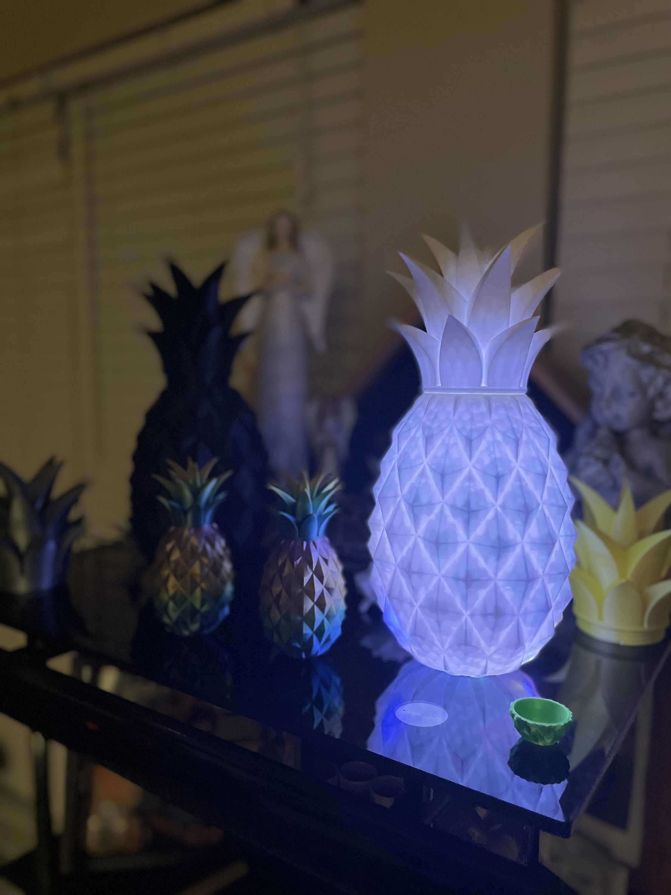 Pineapple glitter lamp deals