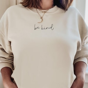 Wees vriendelijk Shirt Sweatshirt Wees vriendelijk Sweatshirt Inspirerend Shirt Be Kind Kind Crewneck Positief citaat Dames Sweatshirt Sierlijk minimaal cursief
