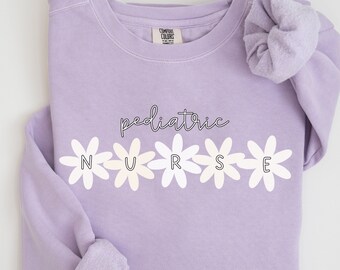 Enfermera pediátrica Comfort Colors® sudadera PEDS Enfermera Crewneck Margaritas Cursiva Pediatría Enfermera RN Grad Suéter Enfermería Sudadera Escuela