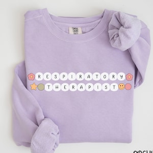 Sweat-shirt Comfort Colors® pour inhalothérapeutes RRT Ras du cou Infirmière diplômée RT Cursive Cadeaux pour inhalothérapeutes Cadeau de remise des diplômes