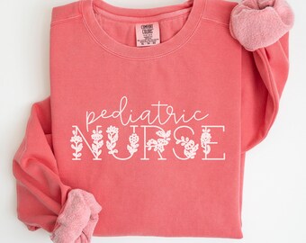 Enfermera pediátrica Comfort Colors® sudadera PEDS Enfermera Crewneck Margaritas Cursiva Pediatría Enfermera RN Grad Suéter Enfermería Sudadera Escuela