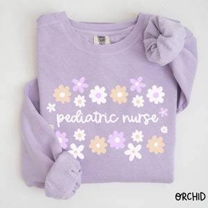 Pediatric Nurse Comfort Colors® Sweatshirt PEDS Nurse Crewneck Daisies Cursive Pediatrics Nurse RN Grad Sweater Nursing Sweatshirt School