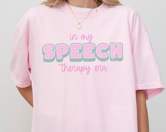 Comfort Colors® スピーチセラピー時代シャツ スピーチセラピストTシャツ スピーチセラピーにぴったりの日 セラピストへのトレンディなギフト コミュニケーション AAC