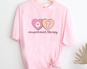 Terapia occupazionale Comfort Colors® T-shirt San Valentino Cuore OT Camicia Terapista Regalo per laureato COTA OTA pediatrica Girocollo