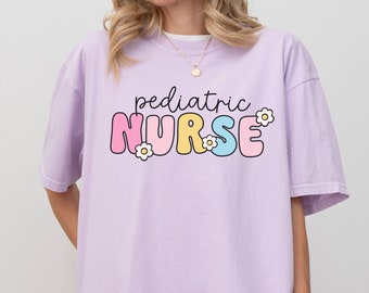 Kinder Krankenschwester Komfort Colors® T-Shirt Retro Kinder Krankenschwester Shirt Kinder Krankenschwester Geschenk Abschlussgeschenk Schule Registered Nurse
