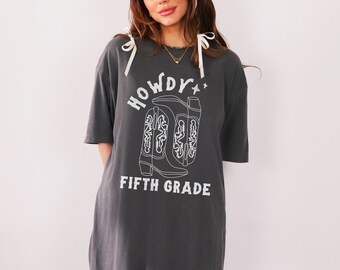 Comfort Colors® Maestro de quinto grado Howdy Camisa Maestro de quinto grado Camisa occidental 5ta camiseta Botas de quinto grado Escuela primaria Enseñar camiseta