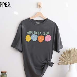 BCBA コンフォートカラー® Tシャツ クール BCBA クラブ グラフィック Tシャツ バック スクール BCBA チーム アパレル かわいいギフト 卒業 ABa グループ 美学