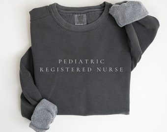 Enfermera pediátrica Comfort Colors® sudadera PEDS Enfermera Crewneck Minimal Simple Pediatría Enfermera RN Grad Suéter Enfermería Sudadera Escuela