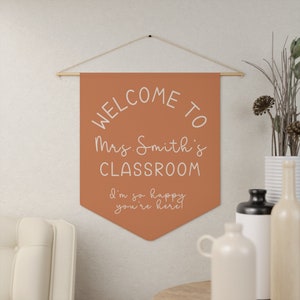 Personalized Custom Teacher Banner Canvas Pennant Classroom Door Hanger Teacher Classroom Decor for Teacher Welcome I&#39;m So Happy You&#39;re Here