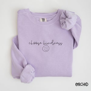 Choose Kindness Comfort Colors® Sweatshirt Retro Teacher Shirt Positive Affirmation Mom Kindness Shirt Retro graphic Kindness VSCO Crewneck