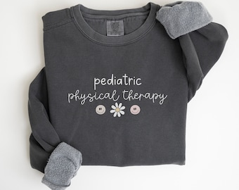 Physiotherapie Comfort Colors® Sweatshirt Physiotherapeut DPT Absolvent Geschenk PT Student Pädiatrie Doktor der Physiotherapie Niedlich PT