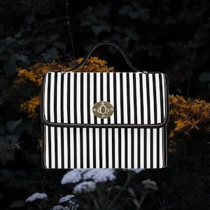 Lindo bandolera gótico / bolso de hombro espeluznante / bolso estilo gótico / moda de Halloween / bolso negro / bolso vegano / accesorios góticos