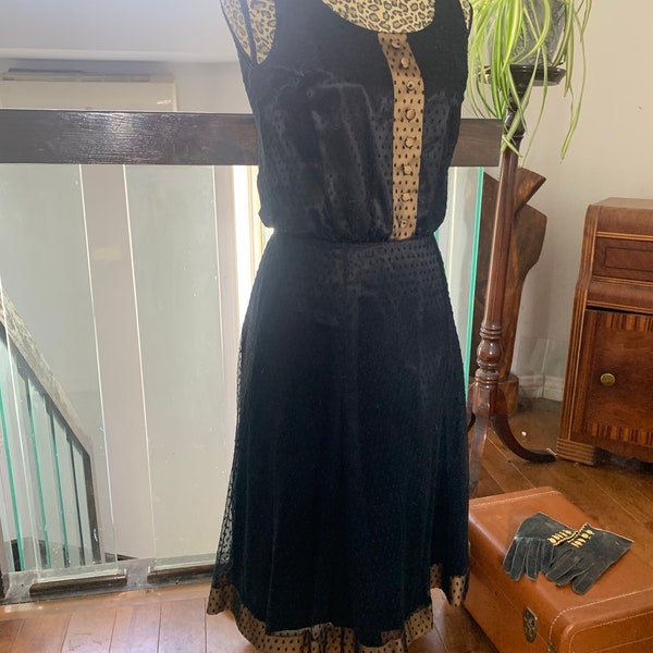 robe d’été noire des années 1950