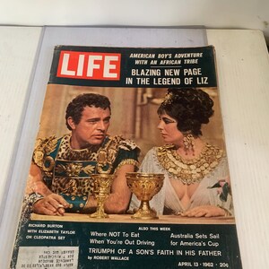Revista LIFE 13 de abril de 1962 Richard Burton y Elizabeth Taylor (con tarjetas de béisbol Mantle/Maris de Post cereal) Raro