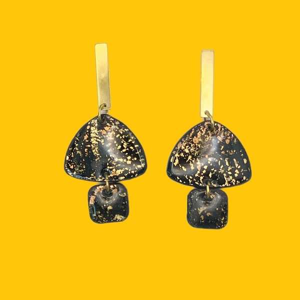 Boucles d'oreilles en pâte polymère Boucles d'oreilles pendantes faites à la main Boucles d'oreilles noires et dorées uniques Boucles d'oreilles modernes légères Boucles d'oreilles uniques