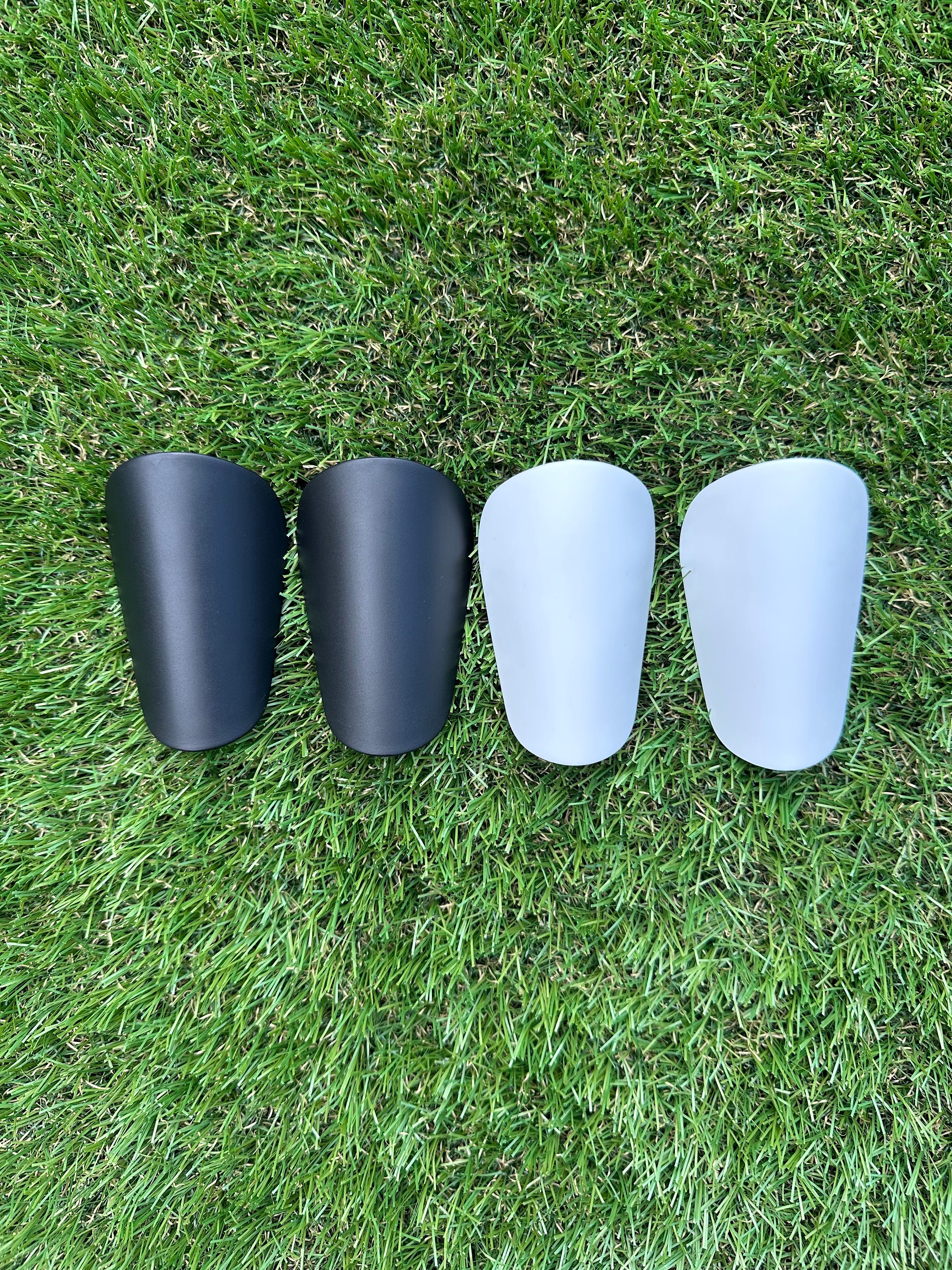 Mini espinilleras / espinilleras para fútbol 8x5cm usadas por profesionales  -  México