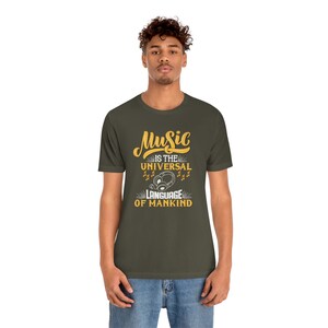 Music Is The Universal Language T-Shirt: Musician Gift Tee 画像 5