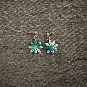 handmade stud earrings - green white flower with gold leaf