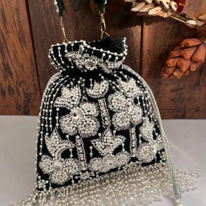 Bolso Potli de terciopelo negro con cuentas, bolso de mano nupcial bordado con perlas, bolso con cordón para bodas indias, bolso de noche de diseñador, bolso de mano festivo