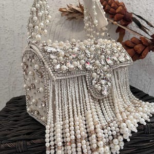 Weiße Samt Perle Abendtasche: Perlen Braut Clutch mit Kristall Stickerei