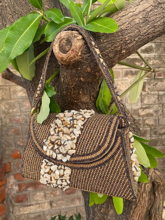 Bolso de mano de cuentas de inspiración vintage con adornos de