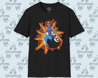 Puede incluir: Camiseta negra con un gráfico de una mujer de piel azul con cuernos y cola sentada en una bola de billar con una explosión roja y amarilla detrás de ella.