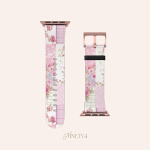以下が含まれることがあります： 2 ピースのフローラル Apple Watch バンドセット。バンドは、ピンクのバラ、白、ライトピンクの正方形のパッチワークデザインが特徴です。ハードウェアはローズゴールドです。「Ninety4」のブランド名が一番下にあります。