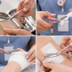 Puede incluir: Un par de tijeras m&eacute;dicas de color rosa claro con un peque&ntilde;o dije colgante en forma de casaca m&eacute;dica con un detalle de coraz&oacute;n rojo. Las hojas de acero inoxidable est&aacute;n anguladas para cortar vendas, gasas y cinta m&eacute;dica en entornos cl&iacute;nicos.