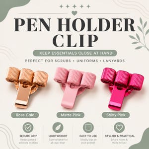 Könnte beinhalten: Drei Stifthalter-Clips mit einem Design aus drei Röhren. Der linke Clip ist roségold, der mittlere ist mattrosa und der rechte ist glänzend pink. Der Text lautet: PEN HOLDER CLIP, KEEP ESSENTIALS CLOSE AT HAND, PERFECT FOR SCRUBS, UNIFORMS, LANYARDS.