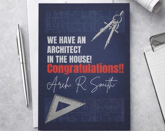 Może przedstawiać: Granatowa kartka z gratulacjami z planami architektonicznymi, cyrklem i trójkątem. Na kartce napisano: "WE HAVE AN ARCHITECT IN THE HOUSE! Congratulations!! Arch. R. Smith."