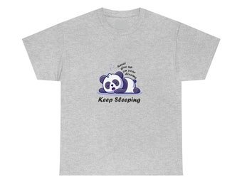 Unisex T-Shirt Never Give Up On Your Dreams, Keep Sleeping Panda - Lazy Panda T-Shirt 100% Heavy Cotton T-Shirt | Verschiedene Größen & Farben - Bestes Geschenk